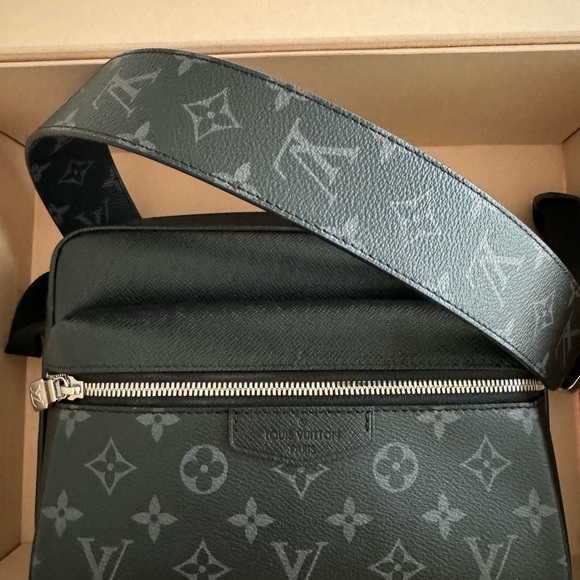 NWOT Louis Vuitton Black Taigarama & Monogram Eclipse Canvas Outdoor Messenger - Picture 2 of 7